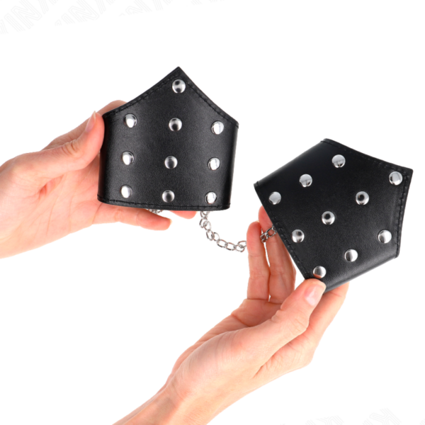 Kink - Muñequeras Estilo Puntiagudo Negro Con Cadena Ajustable 17-23 Cm X 8.5 Cm - Imagen 3