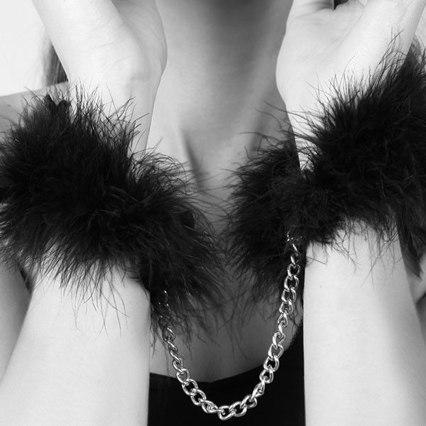 Bijoux - Za Za Zu Feather Handcuffs 1 Bijoux - Za Za Zu Feather Handcuffs